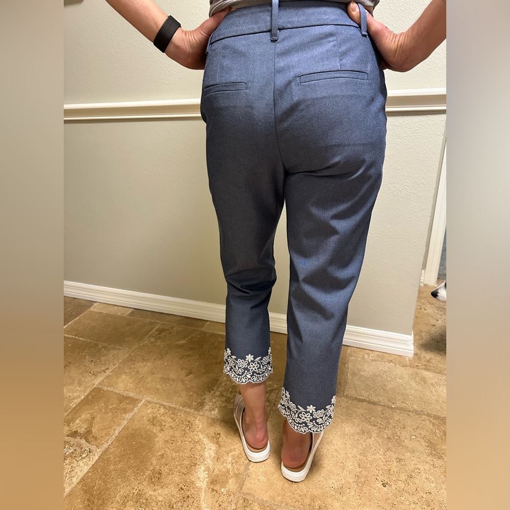 Ann Taylor High Rise Cropped Pant in Stretch Cotton with Eyelet trim Size 2P - Picture 6 of 10